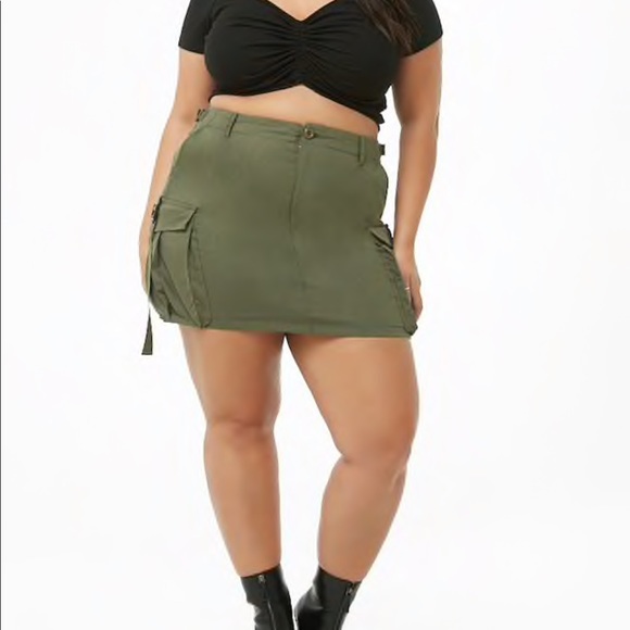 Cargo mini skirt - Picture 2 of 3